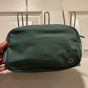 Lululemon everywhere belt bag - tidt